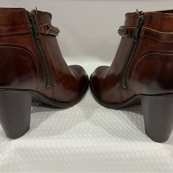 Frye Leather Jenny Seam Ankle Bootie Classic Womens size 6 B Deep Brown Zipper - Picture 10 of 15